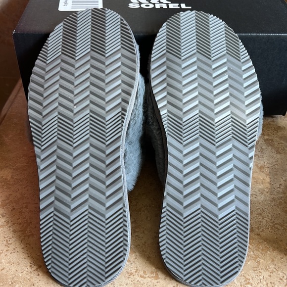New❤️Sorel Slippers - Picture 3 of 4